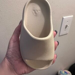 Yeezy Cream Slide Footwear